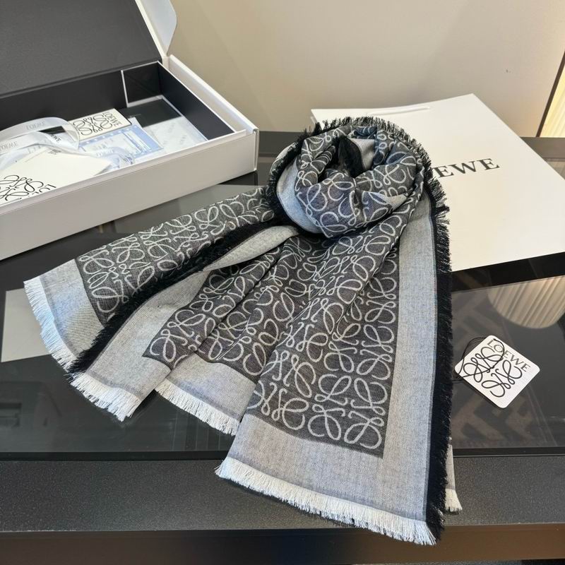 Loewe scarf 140X140cm E070741